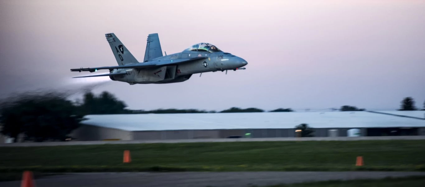 Ταινία Top Gun: Χαμηλό πέρασμα F/A-18